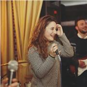 Laureata in pianoforte, discipline musicali, offre lezioni di teoria della musica e solfeggio, pianoforte storia della musica